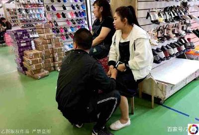 莫斯科華商夾縫生存,稱在為“中國(guó)倒?fàn)?rdquo;還債,不缺錢卻沒歸屬感